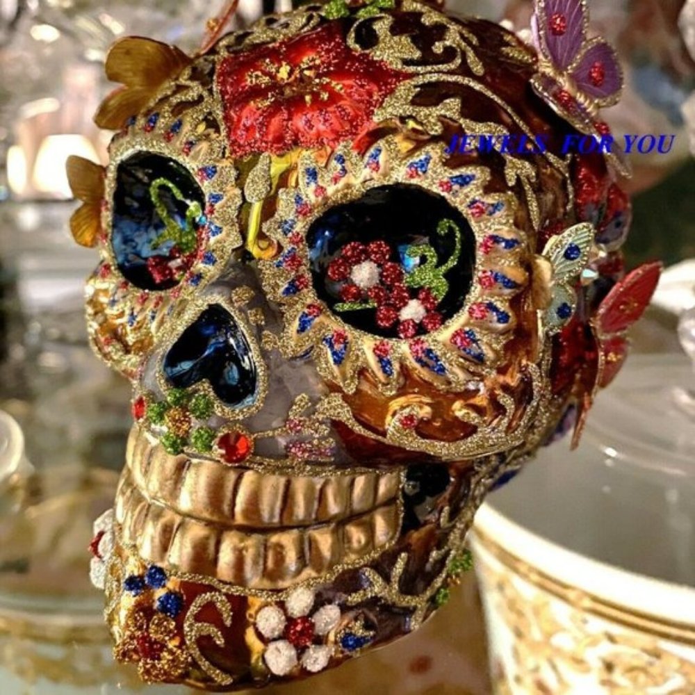 JAY STRONGWATER 4.5" TALL SKULL WITH BUTTERFLIES GLASS ORNAMENT NEW BOX